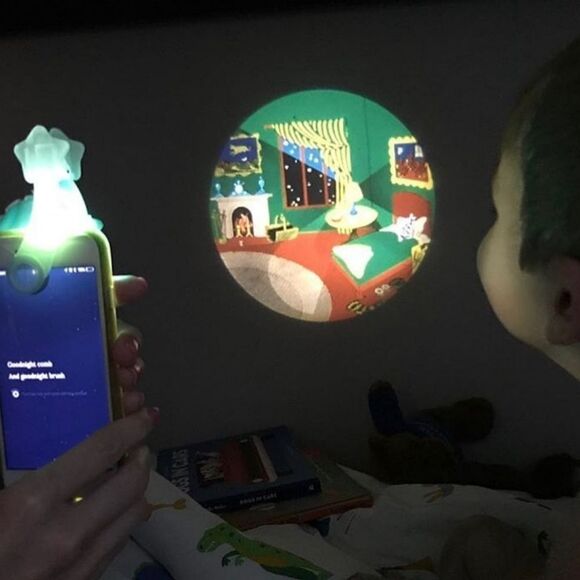 Moonlite™ Storybook Mobile Phone Projector - Picture 11 of 13